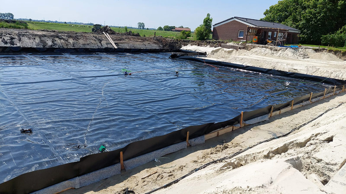 Stallanlagen-siwoplan-004 Stallanlage mit Betonbecken und Abdichtung während der Bauphase.
